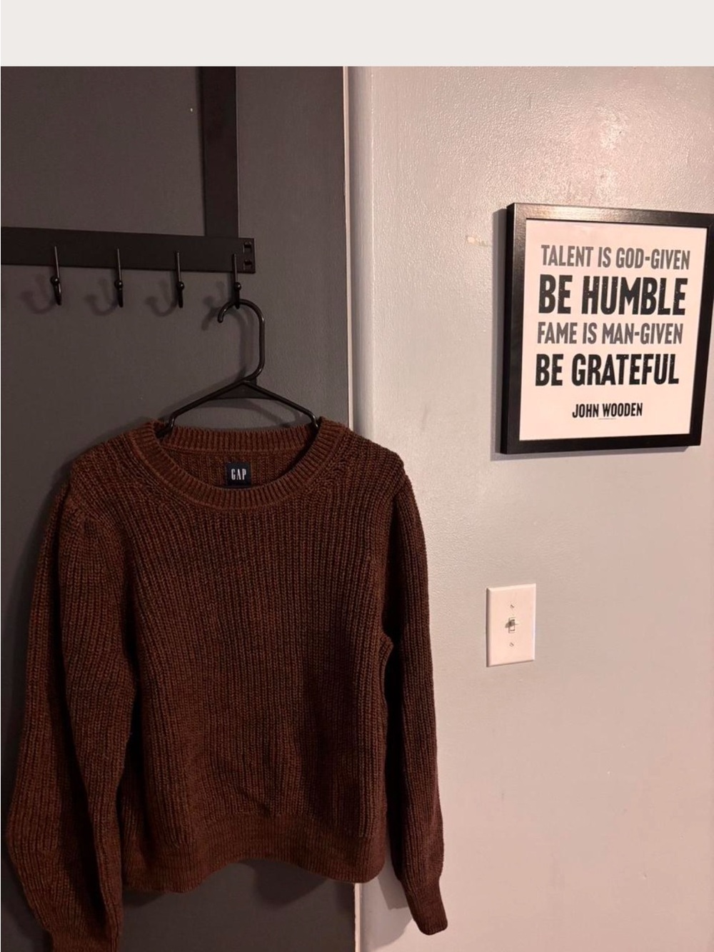 GAP Women’s Brown Crewneck Knit Sweater